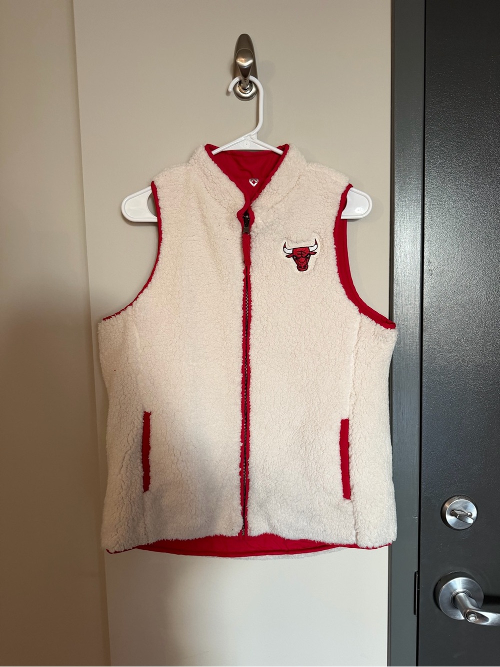 Chicago Bulls Sherpa Fleece Vest - Cream & Red
